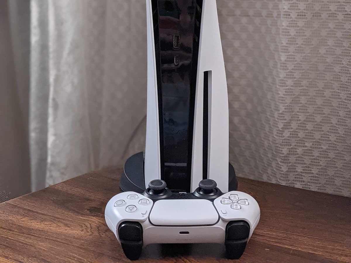 PlayStation 5 + 2 DualSense Kol + 3 Oyun