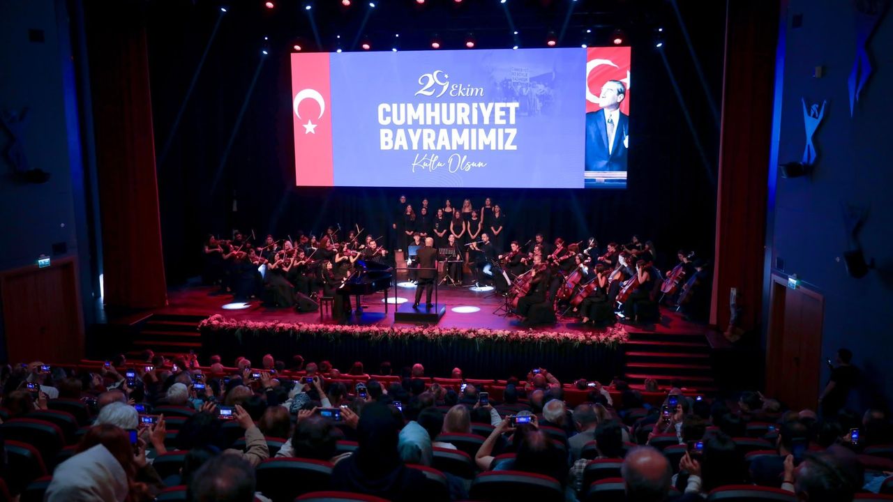 Akçaabat’ta Cumhuriyet Konseri: Şehir Orkestrası Büyüledi